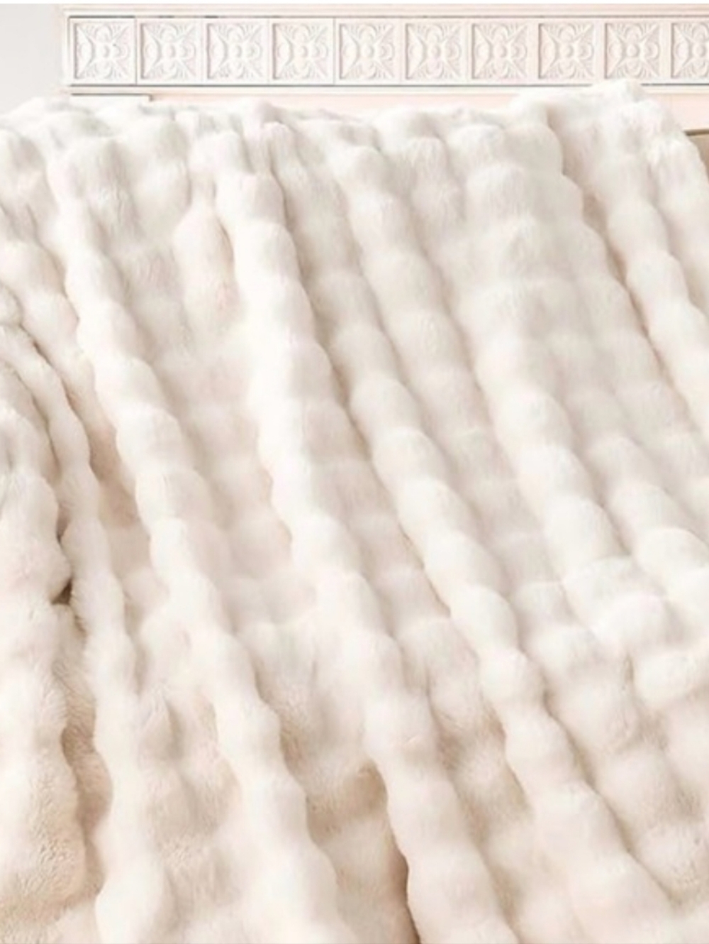 Hythe Soft White Bubble Blanket - Plush Throw